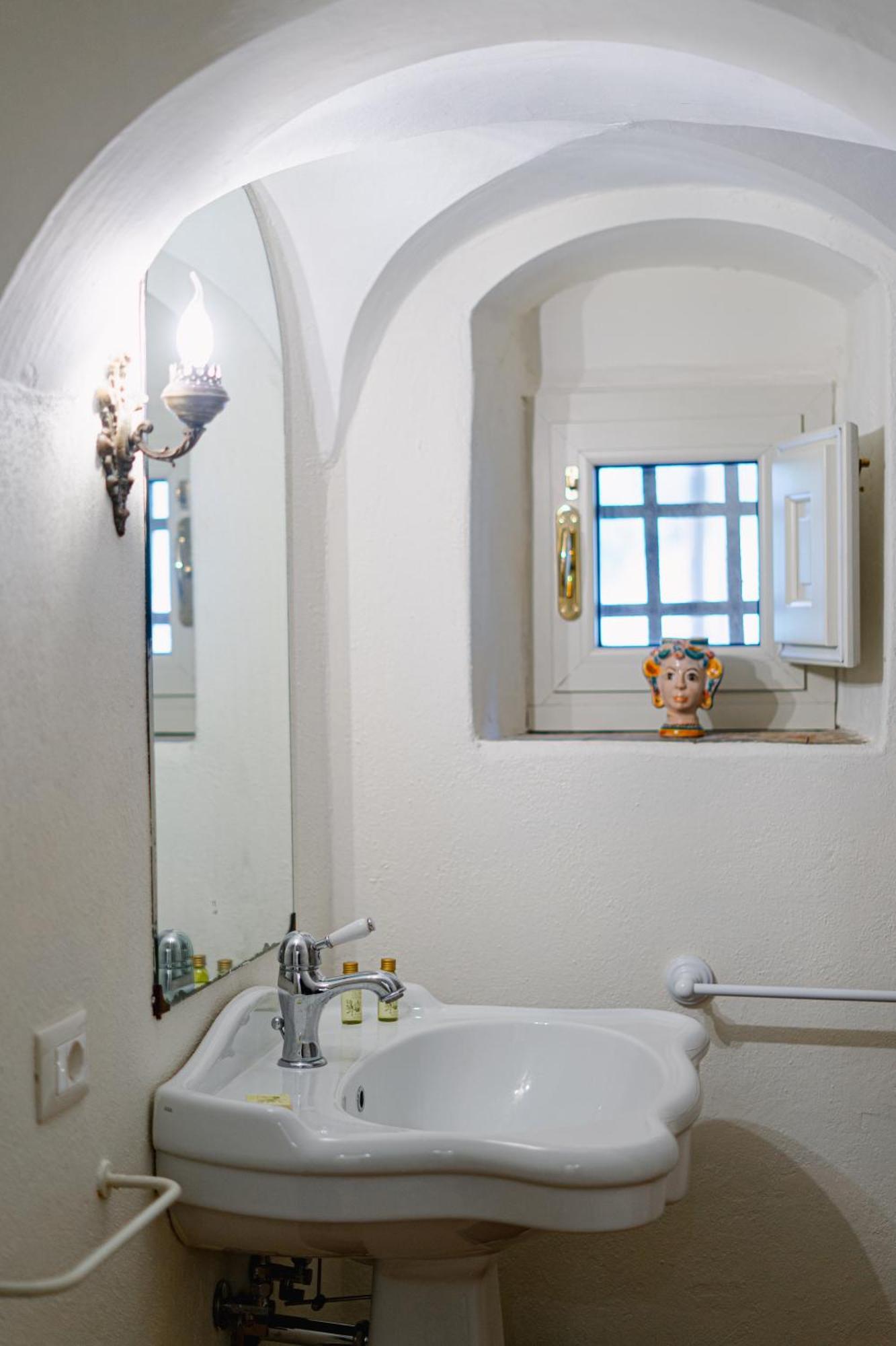 Tenuta Rustica 1519 Roccella Valdemone Room photo